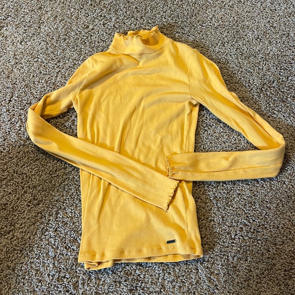 Hollister turtle neck